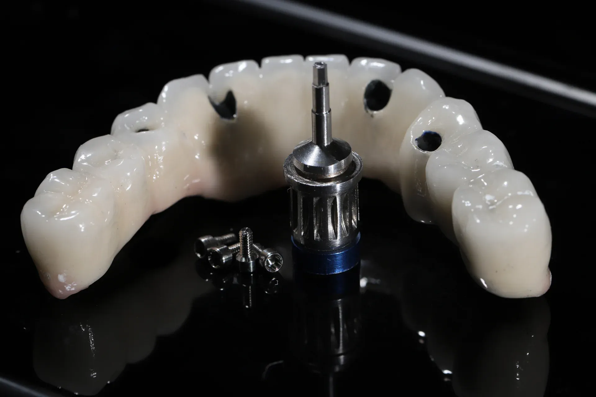 Full-arch implant-supported bridge with abutment and screws